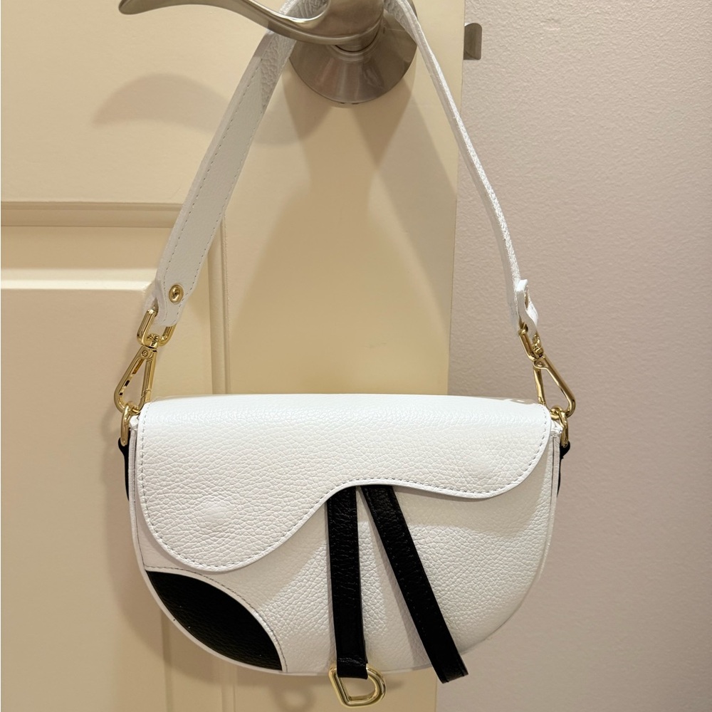 Source Unknown White and Black Shoulder Bag